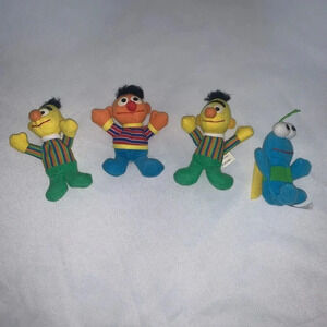 Lot of 4 Sesame Street Mini Bean Plush by kellogg's,Bert And Ernie 1980s puppets
